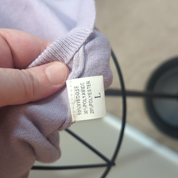 Lavender light weight sweater - Picture 6 of 6